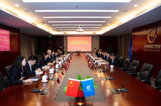 星空(中国)党委召开理论学习中心组（扩大）学习会议